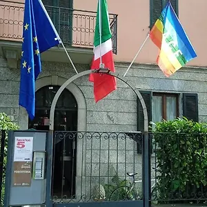 Gira Guest house